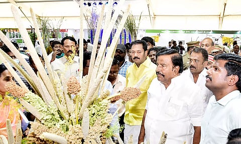 வேளாண் கண்காட்சியை அமைச்சர் கே.என்.நேரு பார்வையிட்டார்