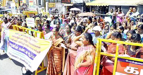 நாகர்கோவிலில் பெண்கள் கூட்டமைப்பினர் ஆர்ப்பாட்டம்