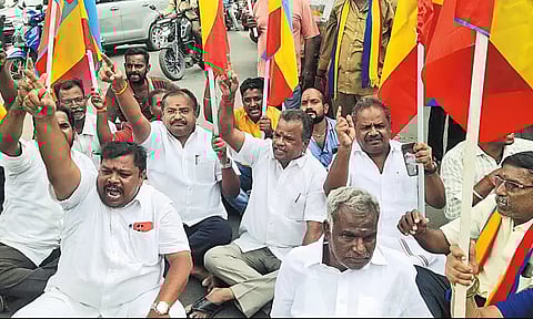 அன்புமணி ராமதாஸ் கைதை கண்டித்து பா.ம.க. ஆர்ப்பாட்டம் - சாலை மறியல்