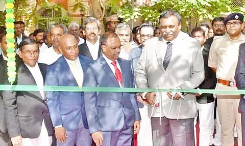 வாகனங்கள் நிறுத்துமிடம்