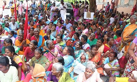 சட்டசபை நோக்கி விவசாய தொழிலாளர்கள் ஊர்வலம்