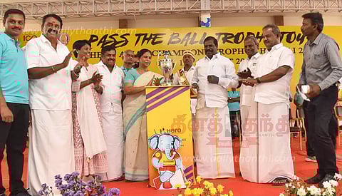 தர்மபுரிக்கு வந்த7-வது ஆசிய ஆடவர் ஆக்கி சாம்பியன்ஷிப்-2023 கோப்பைகலெக்டர் சாந்தி வரவேற்றார்