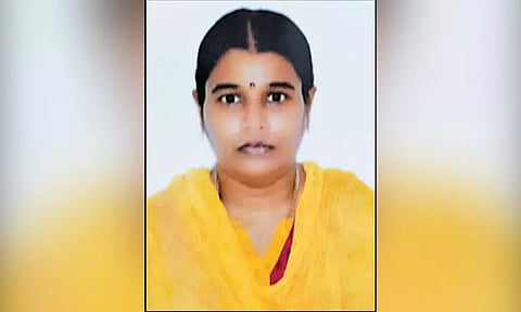 ஆவடி அருகே ரெயிலில் அடிபட்டு பெண் பலி