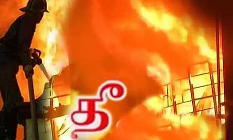 பரங்கிமலையில் நடுரோட்டில் கார் தீப்பிடித்து எரிந்தது