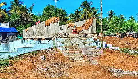 கதவணை பாலப்பணிகளை விரைந்து முடிக்க வேண்டும்