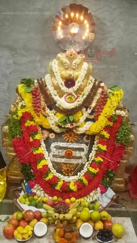 பிரதோஷத்தையொட்டிசிவசக்தி ஈஸ்வரர் கோவிலில் சிறப்பு பூஜை