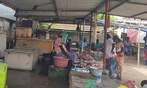கறம்பக்குடியில் மீன் விற்பனை கடும் சரிவு