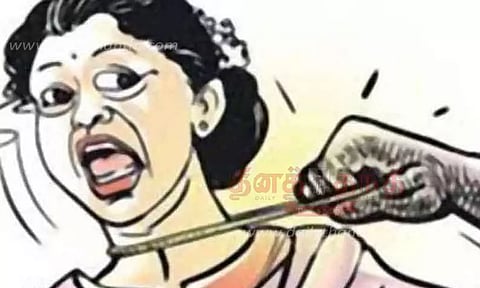 ஆசிரியையிடம் தங்கச்சங்கிலி பறிப்பு