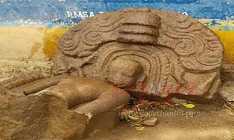 சிதைந்த நிலையில் பழமையான சிற்பம் கண்டெடுப்பு