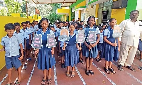 புதுச்சேரியில் 'நோ பேக் டே' இன்று தொடக்கம் - புத்தக பை இல்லாமல் பள்ளிகளுக்கு வந்த மாணவர்கள்....!