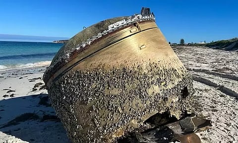 ஆஸ்திரேலியாவில் கரை ஒதுங்கிய ராட்சத மர்ம பொருள் பிஎஸ்எல்வி ராக்கெட்டின் பாகமா...?