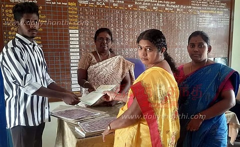 நாமக்கல் மாவட்டம் முழுவதும்பிளஸ்-2 மாணவர்களுக்கு அசல் மதிப்பெண் சான்றிதழ் வினியோகம்