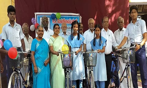 காயல்பட்டினம் ஆறுமுகநேரி மேல்நிலைப்பள்ளியில்170 மாணவ, மாணவியருக்கு இலவச சைக்கிள் வழங்கல்