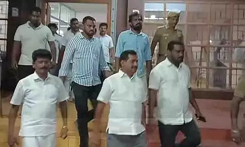 ஜாமீன் ரத்து செய்யப்பட்ட தி.மு.க. கவுன்சிலர்கள் உள்பட 15 பேர் கோர்ட்டில் ஆஜர்