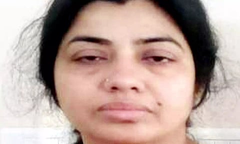 எல்பின் நிறுவன நிர்வாக இயக்குனரின் சகோதரி கைது