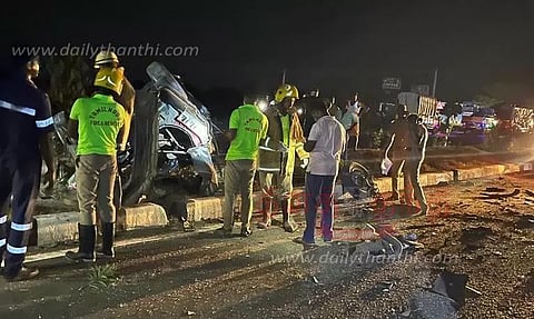 திருமங்கலம் அருகே கோர விபத்தில் 4 பேர் பலி- தாறுமாறாக ஓடிய கார், மறுபுறம் பாய்ந்து லாரியில் மோதியதால் பரிதாபம்