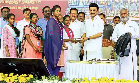 'எனக்கு வயது 70 என்றாலும் 20 வயது போல் சுறுசுறுப்பாக இருக்கிறேன்' கல்லூரி விழாவில் முதல்-அமைச்சர் பேச்சு