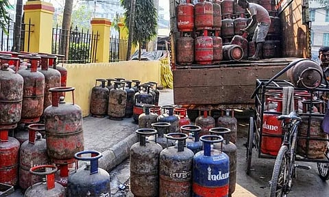 சென்னையில் வர்த்தக பயன்பாட்டிற்கான சிலிண்டர் விலை ரூ.92 குறைவு