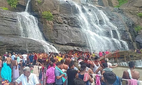 குற்றாலம் அருவிகளில் நீர்வரத்து குறைந்தது