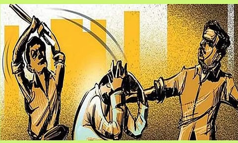 உப்பள்ளியில் முன்விரோதம் காரணமாக வாலிபர் மீது தாக்குதல்