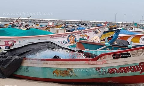 மயிலாடுதுறை மாவட்டத்தில் மீனவர்கள் வேலை நிறுத்தம்