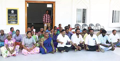 47 துப்புரவு தொழிலாளர்கள் திடீர் பணிநீக்கம்