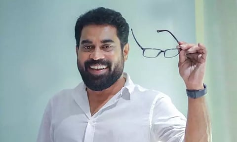 பிரபல நடிகர் போலீசில் புகார்