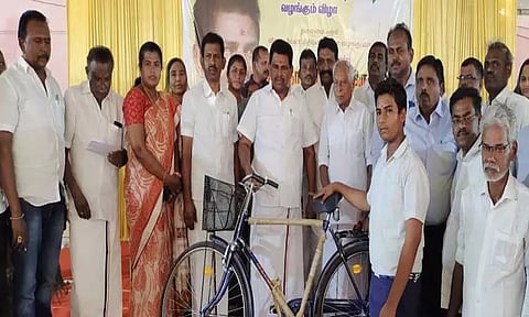 கிறிஸ்தியாநகரம் பள்ளியில்112 மாணவர்களுக்கு இலவச சைக்கிள்:அமைச்சர் அனிதா ராதாகிருஷ்ணன் வழங்கினார்