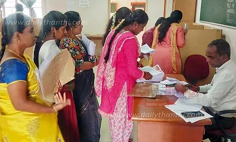 விண்ணப்ப படிவங்களை சரிபார்க்கும் பணி