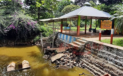 அருவிகளில் குளிக்க தடை எதிரொலி:கொல்லிமலைக்கு சுற்றுலா பயணிகள் வருகை குறைந்ததுசிதிலமடைந்த படகு இல்லத்தை சீரமைக்க கோரிக்கை