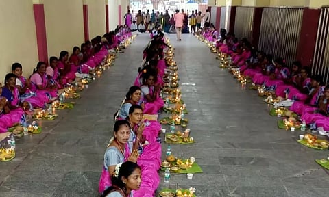 அங்காளபரமேஸ்வரி அம்மன் கோவிலில் விளக்கு பூஜை