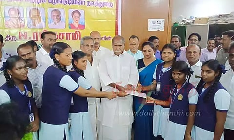 மாணவ, மாணவிகளுக்கு ரூ.4.31 கோடி கல்வி உதவித்தொகை