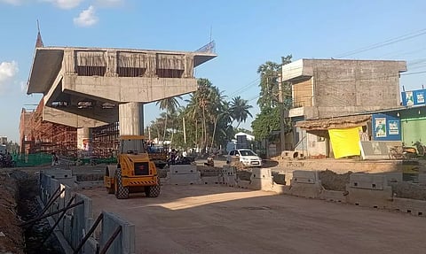 ஆமை வேகத்தில் பாலம் கட்டும் பணி