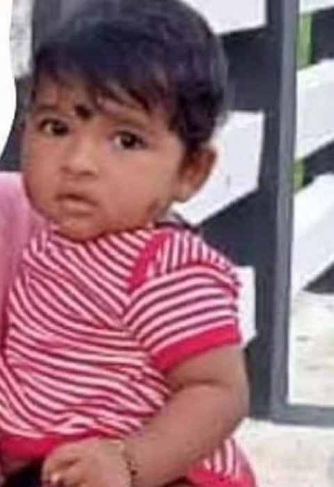 செல்போன் சார்ஜர் வயரை வாயில் வைத்த 8 மாத பெண் குழந்தை மின்சாரம் தாக்கி பலி