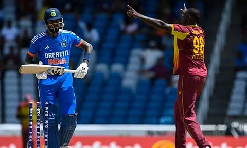 முதல் டி20 கிரிக்கெட்: 4 ரன்கள் வித்தியாசத்தில் வெஸ்ட் இண்டீஸ் அணி திரில் வெற்றி