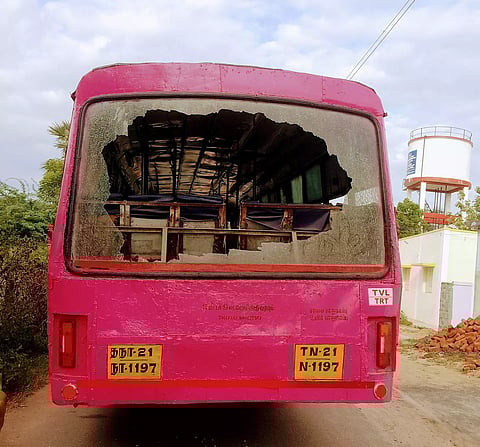 அரசு பஸ் கண்ணாடி உடைப்பு