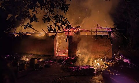 தீயில் எரிந்து குடிசை நாசம்