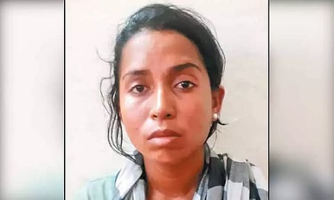 கடன் தொல்லையால் வாடிக்கையாளர் போல் நடித்து நகை திருடிய இளம்பெண் கைது