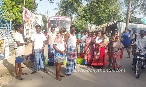 குடிநீர் வழங்காததால் பொதுமக்கள் சாலை மறியல்