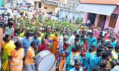கிராம தேவதை பாலியம்மனுக்கு பாலாபிஷேகம்