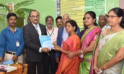 தொலைதூர கல்வி இயக்ககத்தில் விண்ணப்பங்கள் வினியோகம்