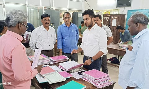 அனைத்து வளர்ச்சிப்பணிகளையும் விரைந்து முடிக்க வேண்டும்