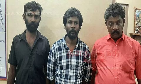 தனியார் பஸ்சை சேதப்படுத்திய 3 பேருக்கு சிறை தண்டனை
