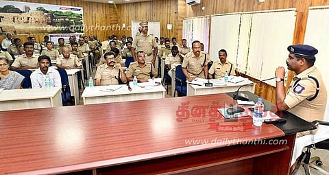 ரவுடிகளின் செயல்பாடுகளை கண்காணிக்க வேண்டும்-போலீஸ் சூப்பிரண்டு அறிவுரை