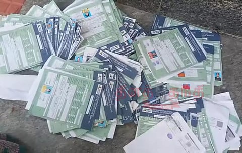 பாப்பிரெட்டிப்பட்டியில்வங்கிகணக்கு விண்ணப்பங்கள் குப்பையில் கிடந்ததால் பரபரப்பு