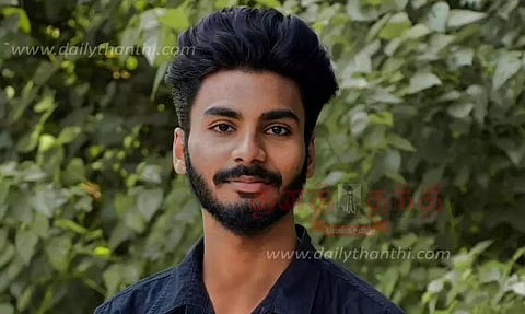 ஆற்றில் மூழ்கி கல்லூரி மாணவர் பலி