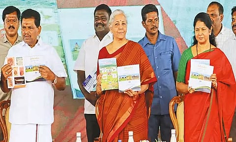 ஆதிச்சநல்லூரில் இருந்து வெளிநாடுகளுக்கு கொண்டு செல்லப்பட்ட 5 ஆயிரம் தொல்லியல் பொருட்களை மீட்க நடவடிக்கை - மத்திய நிதி மந்திரி