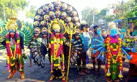 அம்மன் வேடமிட்டு நேர்த்திக்கடன்