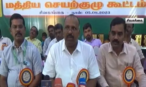நிலுவை கோரிக்கைகளை ஒரு மாதத்திற்குள் நிறைவேற்ற வேண்டும் - வருவாய்த்துறை அலுவலர்கள் சங்கம் வலியுறுத்தல்