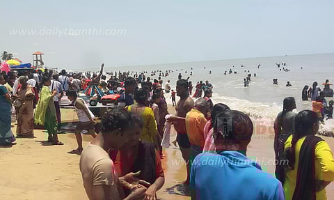 வேளாங்கண்ணியில் சுற்றுலா பயணிகளின் வருகை அதிகரிப்பு